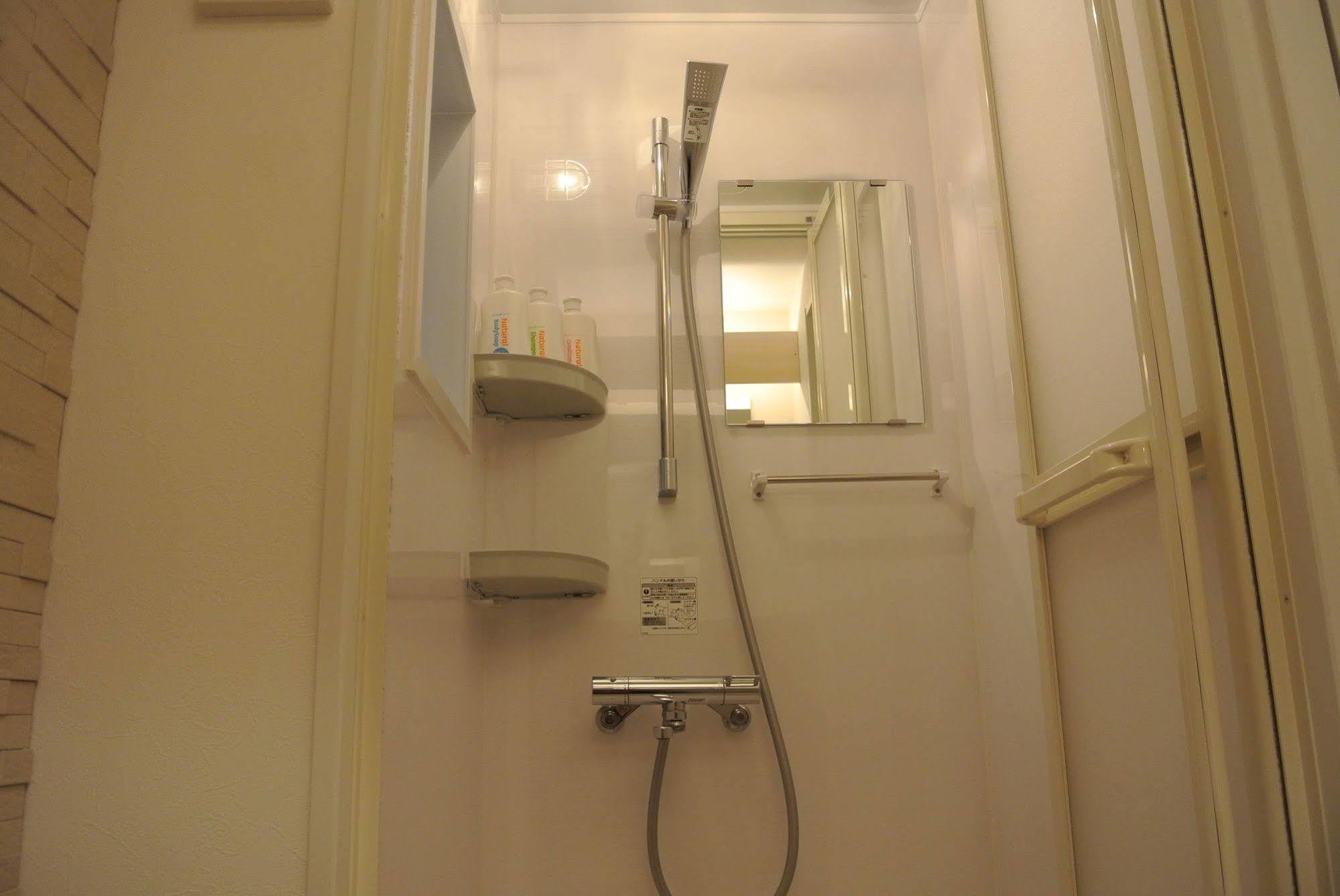 Backpackers Hotel NOOSA JAPAN in Takatsuki Tonda Buitenkant foto
